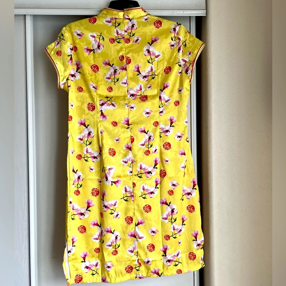 Sexy vibrant yellow Chinese dress - Picture 4 of 9